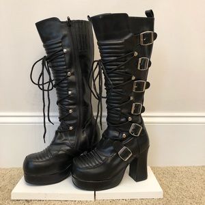 Gothica buckle boots